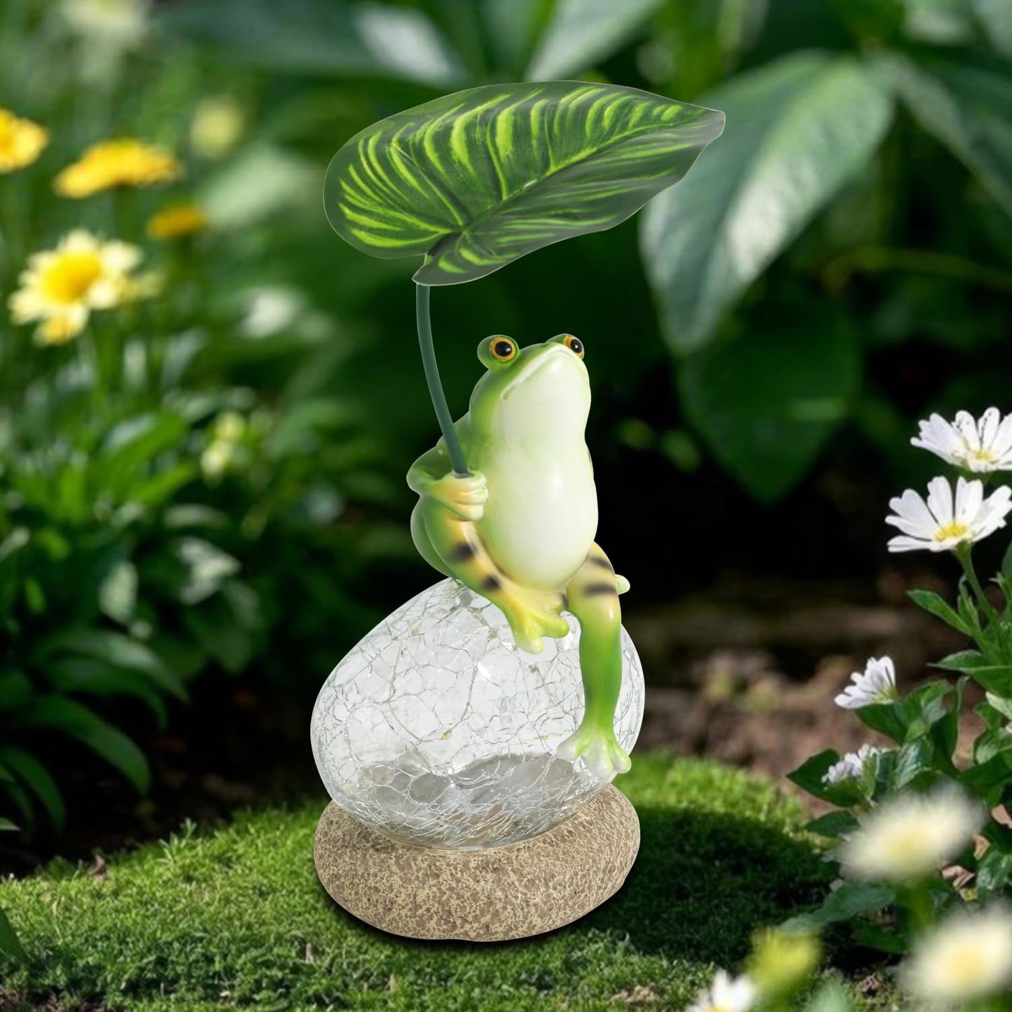 Solar-Powered Frog Statue with Crackle Glass Ball for Garden Decoration
