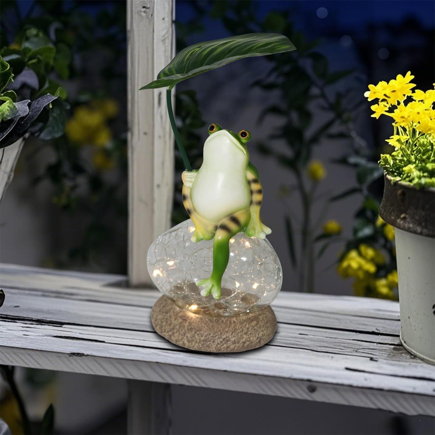 Solar-Powered Frog Statue with Crackle Glass Ball for Garden Decoration